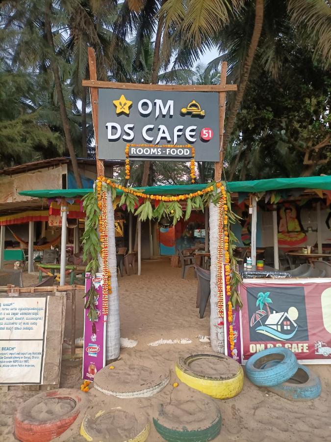 Om D S Cafe 51 & Beach Stay Gokarna  Bagian luar foto