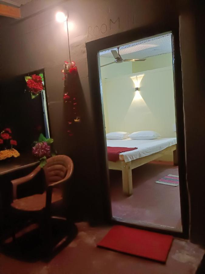 Om D S Cafe 51 & Beach Stay Gokarna  Bagian luar foto