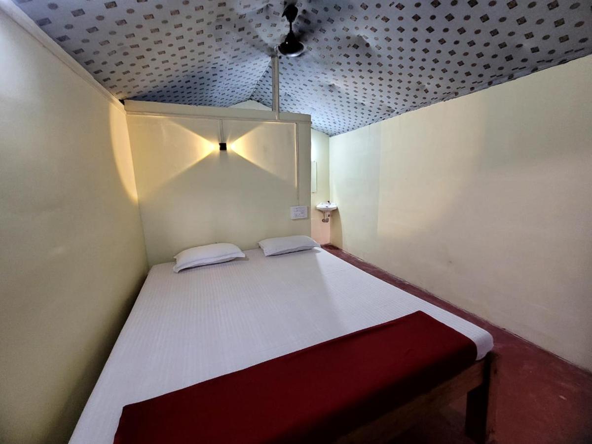 Om D S Cafe 51 & Beach Stay Gokarna  Bagian luar foto