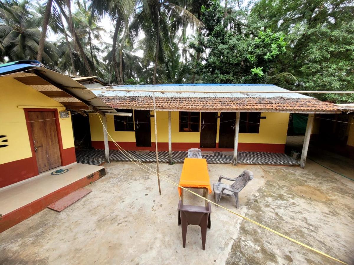 Om D S Cafe 51 & Beach Stay Gokarna  Bagian luar foto