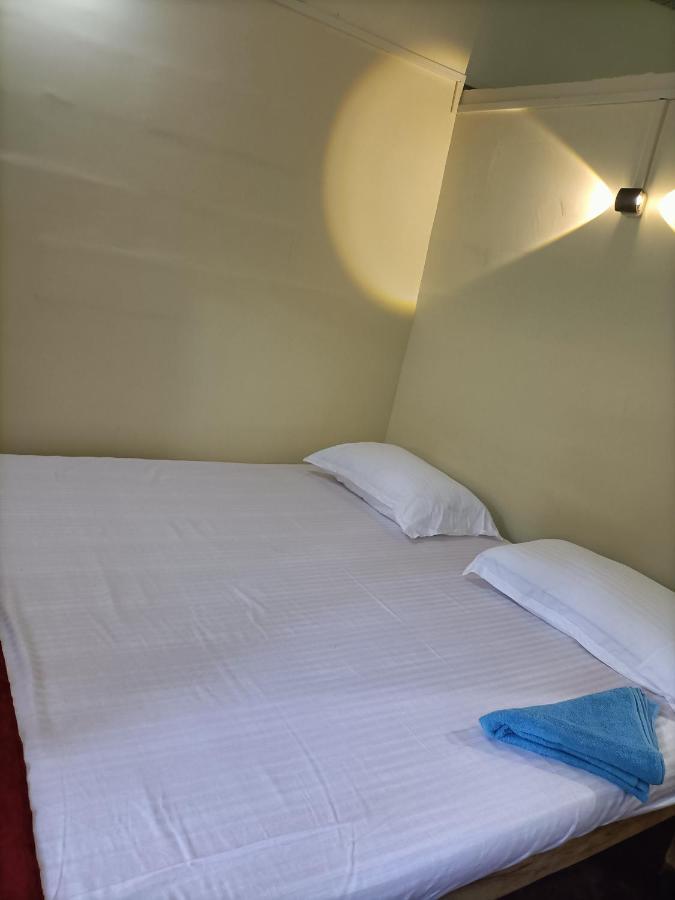 Om D S Cafe 51 & Beach Stay Gokarna  Bagian luar foto