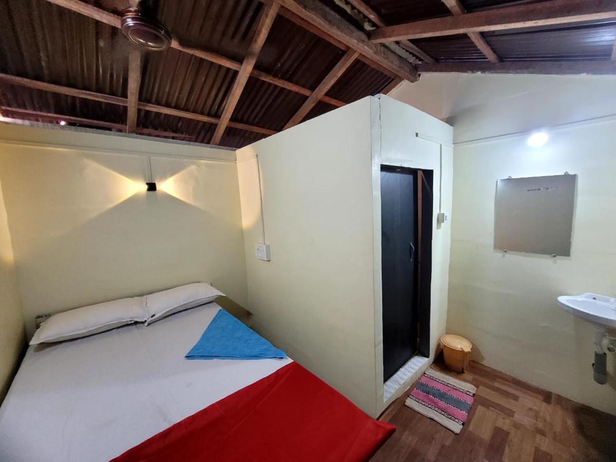 Om D S Cafe 51 & Beach Stay Gokarna  Bagian luar foto