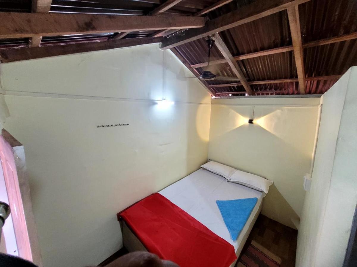 Om D S Cafe 51 & Beach Stay Gokarna  Bagian luar foto