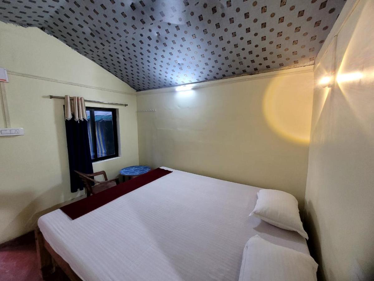 Om D S Cafe 51 & Beach Stay Gokarna  Bagian luar foto