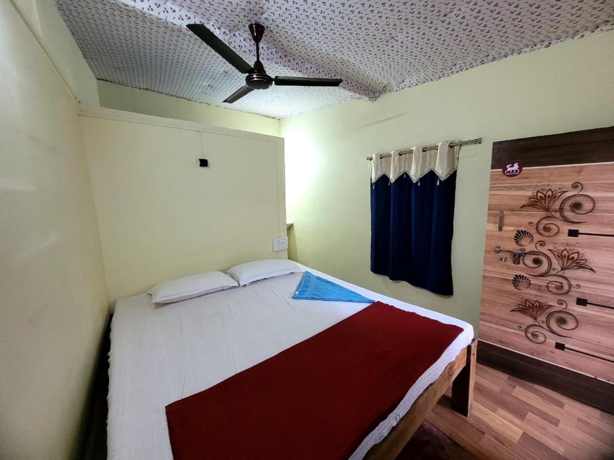 Om D S Cafe 51 & Beach Stay Gokarna  Bagian luar foto