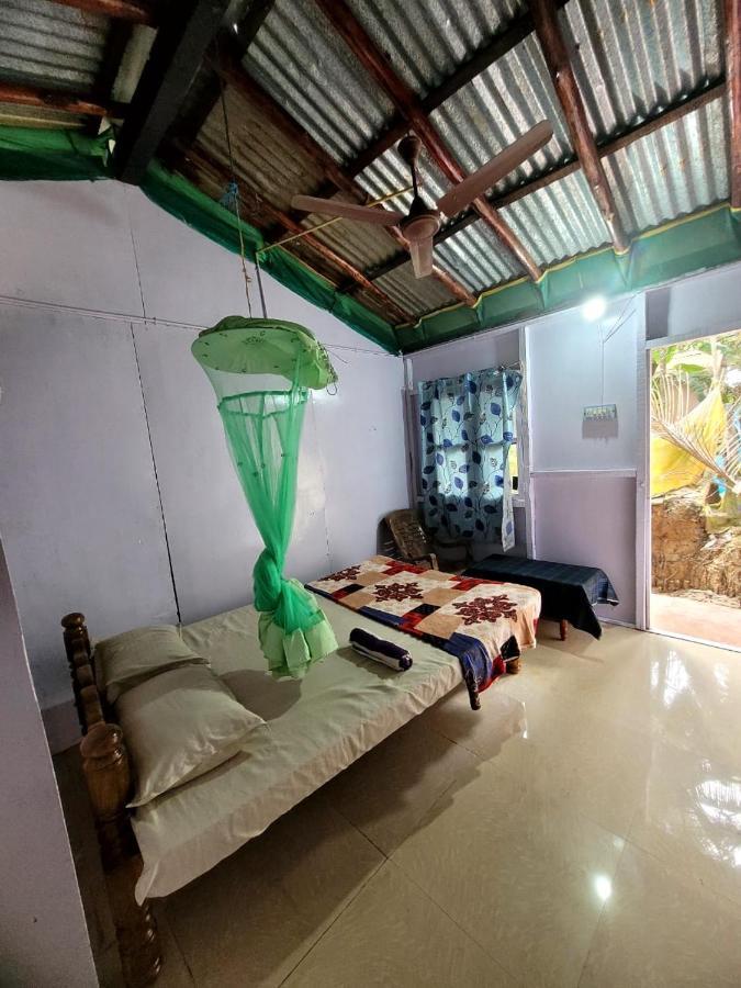 Om D S Cafe 51 & Beach Stay Gokarna  Bagian luar foto