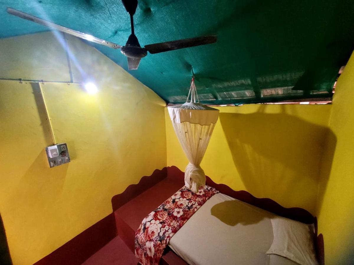 Om D S Cafe 51 & Beach Stay Gokarna  Bagian luar foto