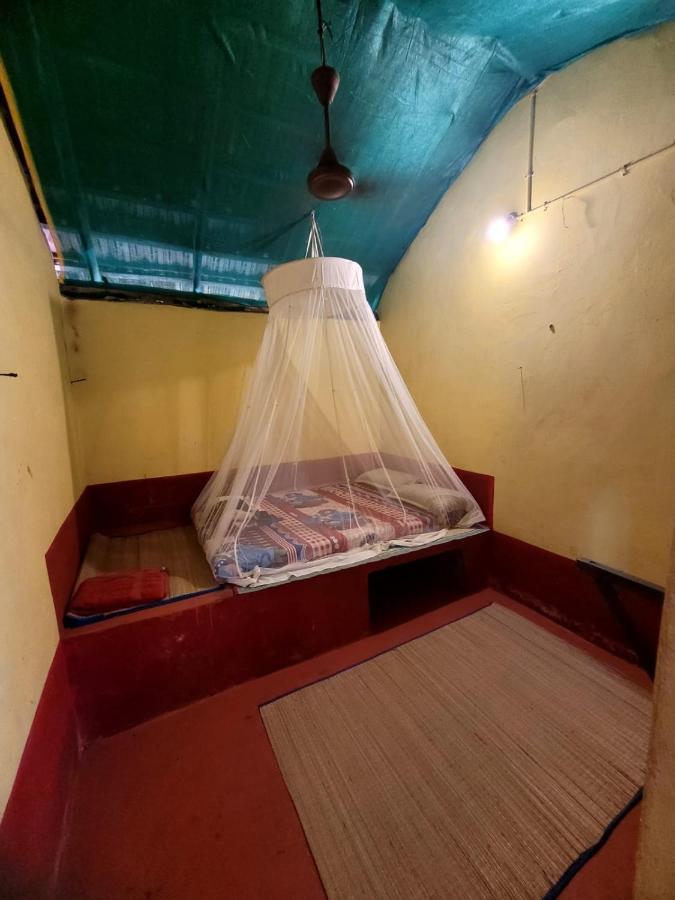 Om D S Cafe 51 & Beach Stay Gokarna  Bagian luar foto